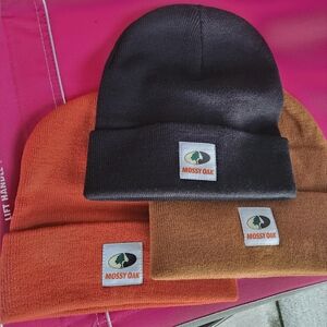 New Without Tags Mossy Oak Trio Beanie Set - Black, Pumpkin And Tan
